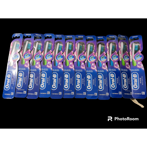 12 crest oral b medium vivid whitening toothbrush #1403